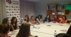 Carmen Fúnez e Inmaculada Guadalupe Salas durante la presentación de las guías. 