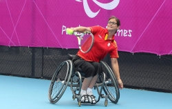 Lola Ochoa, jugadora de tenis, abanderada del equipo español paralímpico