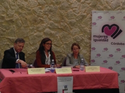 Carmen Fúnez junto con Subdelegado del G., Juan José Primo, y la Pta. Mujeres en Igualdad Córdoba, Marian Aguilar