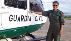 Mecánica de helicópteros de la Guardia Civil. Esta madre de tres hijos puede presumir de ser la primera mecánica de G.Civil