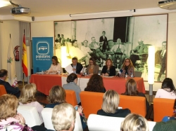 Mesa redonda sobre Igualdad que celebró el PP de la Región de Murcia en San Pedro del Pinatar